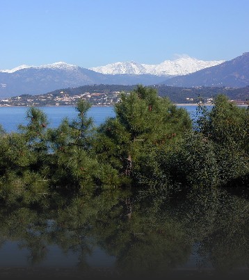 Montagnes eneigées vue de la terrasse